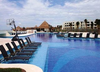 Hotel Bluebay Grand Esmeralda