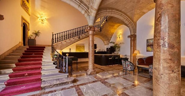 Hotel Born
