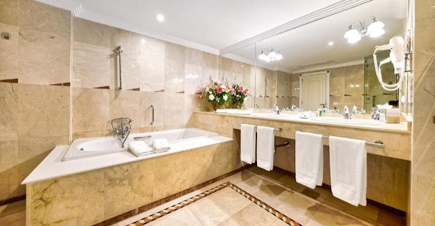 Hotel Bull Reina Isabel Spa
