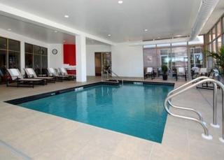 Hotel Cambria Suites