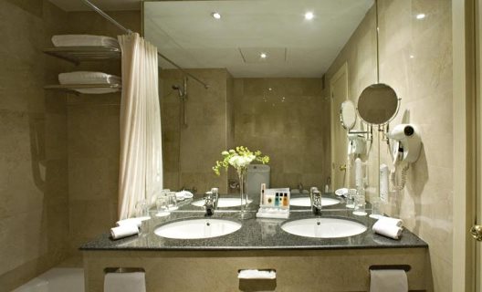 Hotel Canopy By Hilton Madrid Castellana