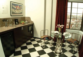 Hotel Carlyle Suites