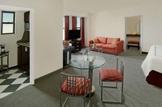 Hotel Carlyle Suites