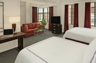 Hotel Carlyle Suites