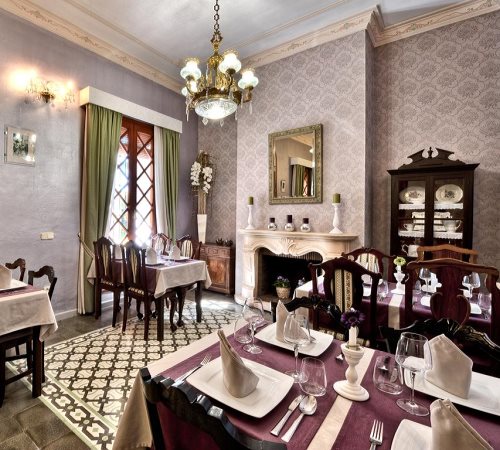 Hotel Casa Ceremines