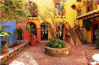 Hotel Casa Mia Suites