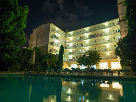 Hotel Checkin Pineda