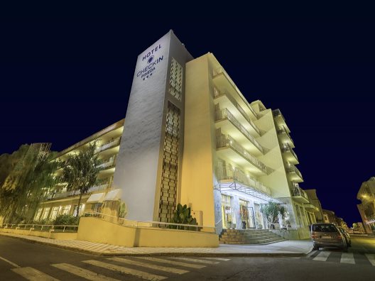 Hotel Checkin Pineda