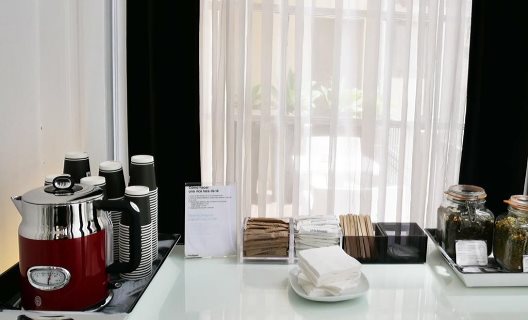 Hotel Chic & Basic Born