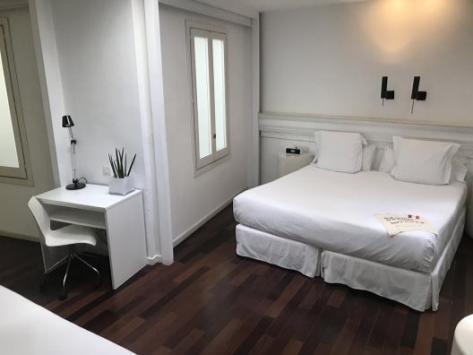 Hotel Chic & Basic Born