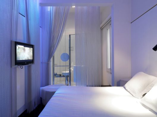 Hotel Chic & Basic Born