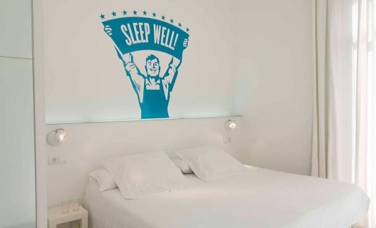 Hotel Chic & Basic Tallers