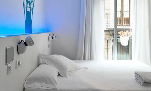 Hotel Chic & Basic Tallers