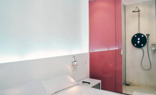 Hotel Chic & Basic Tallers