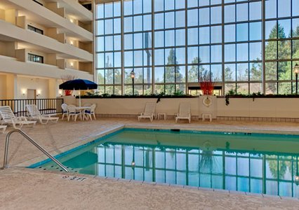 Hotel Clarion, A Roberts