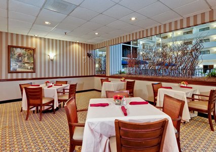 Hotel Clarion, A Roberts