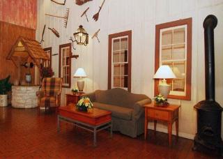 Hotel Clarion Inn Amana Colonies And Wasserbahn Waterpa