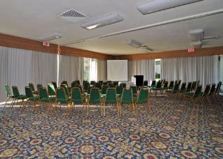 Hotel Clarion Inn & Suites