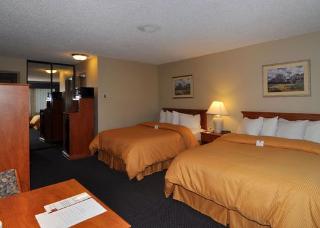 Hotel Clarion Inn & Suites