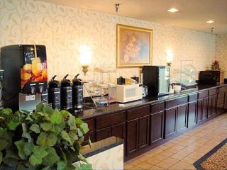 Hotel Clarion Inn & Suites