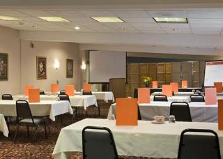 Hotel Clarion Inn & Suites