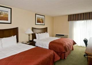 Hotel Clarion Inn & Suites