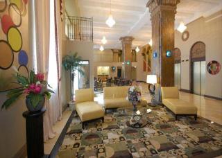 Hotel Clarion Inn & Suites