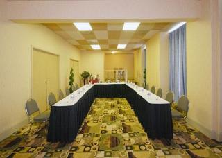 Hotel Clarion Inn & Suites