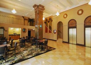 Hotel Clarion Inn & Suites