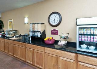 Hotel Clarion Inn & Suites