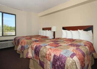 Hotel Clarion Inn & Suites