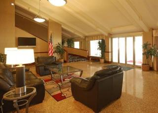 Hotel Clarion Inn & Suites