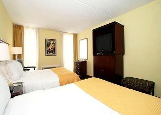 Hotel Clarion Inn & Suites