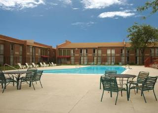 Hotel Clarion Inn & Suites