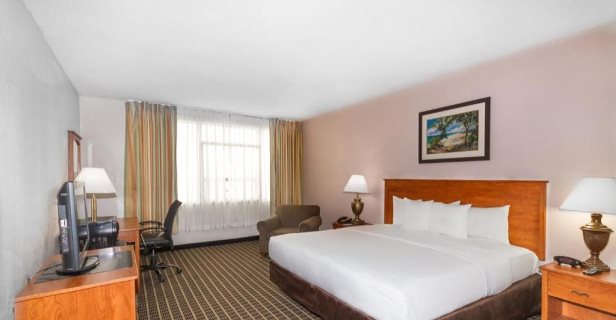 Hotel Clarion Inn Suites Miami Airportl