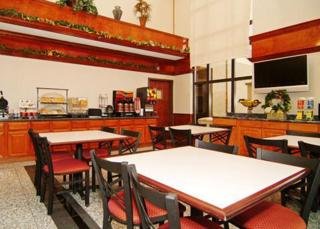 Hotel Comfort Inn & Suites