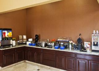 Hotel Comfort Inn & Suites