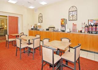 Hotel Comfort Inn & Suites