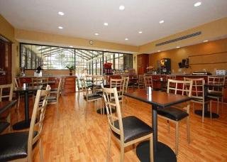Hotel Comfort Inn & Suites