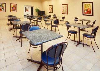 Hotel Comfort Inn & Suites