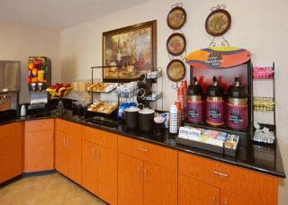 Hotel Comfort Inn & Suites