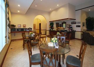 Hotel Comfort Inn & Suites