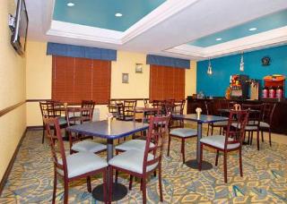 Hotel Comfort Inn & Suites