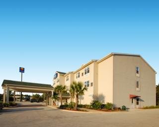 Hotel Comfort  Inn & Suites