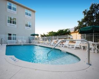 Hotel Comfort  Inn & Suites
