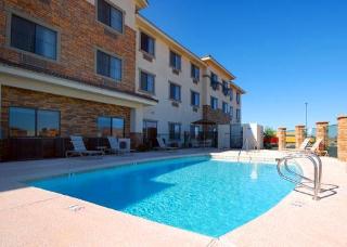 Hotel Comfort Inn & Suites