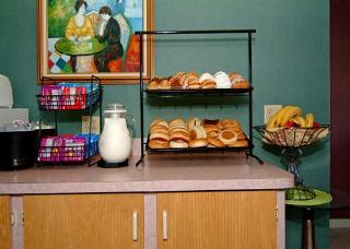 Hotel Comfort Inn & Suites At Tropicana Field