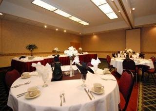 Hotel Comfort Inn & Suites East Town Mall Area