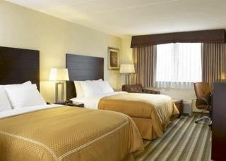 Hotel Comfort Inn & Suites Near Union Station