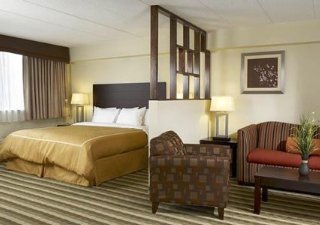 Hotel Comfort Inn & Suites Near Union Station